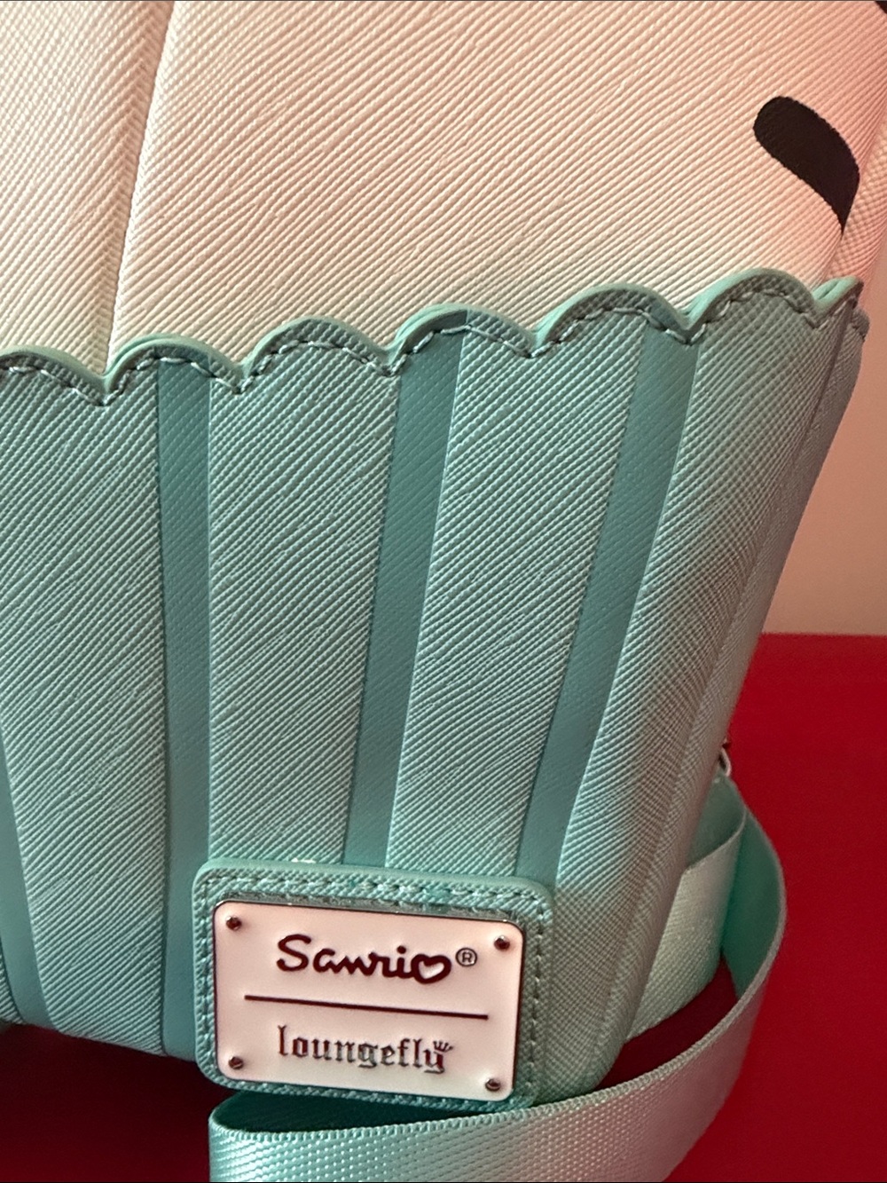 Loungefly Sanrio Hello Kitty figural cupcake 🧁 mini backpack - Picture 3 of 11